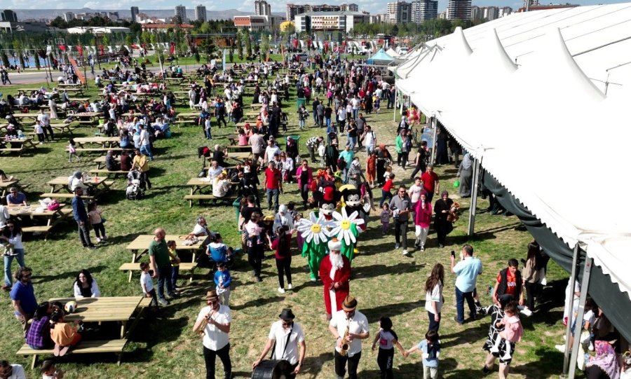 Büyükşehir’in Çocuk Kitap Fuarı Ve Şenliği, Hafta Sonu Minikleri Bekliyor