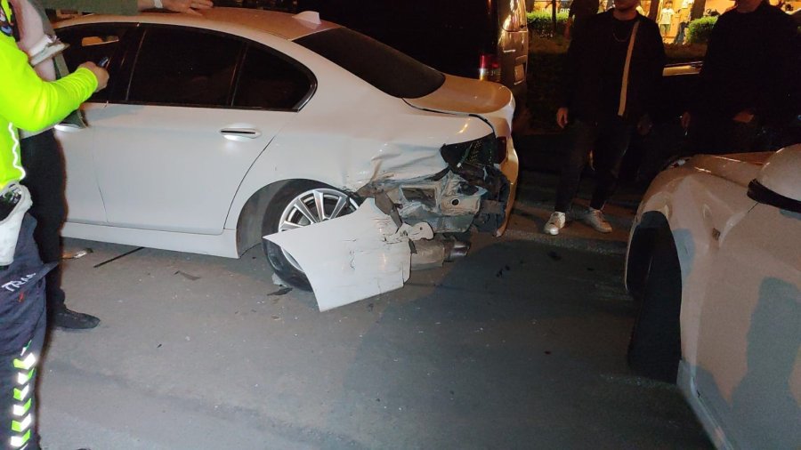 Alkollü Sürücü Makas Atarken Kaza Yaptı