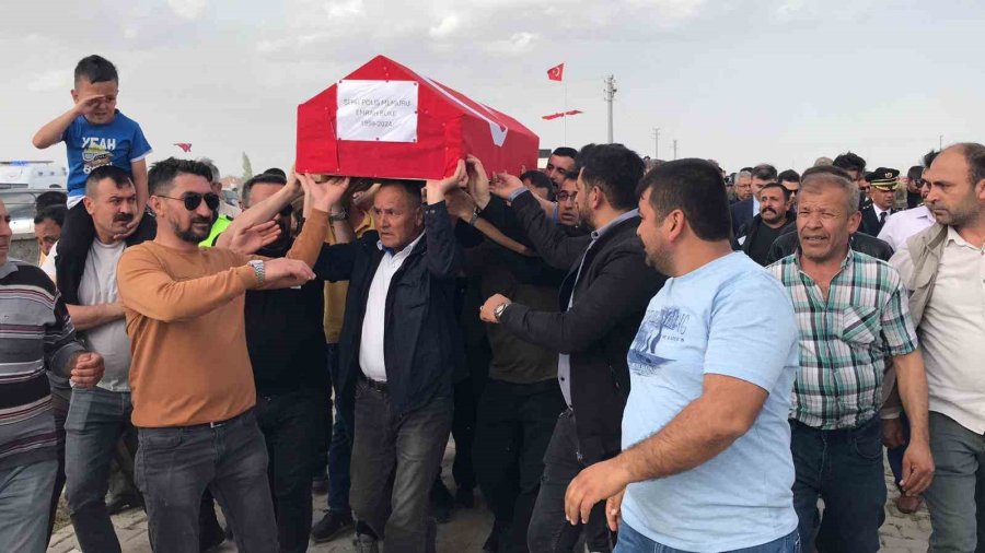 Kazada Şehit Olan Polis Memuru Son Yolculuğuna Uğurlandı