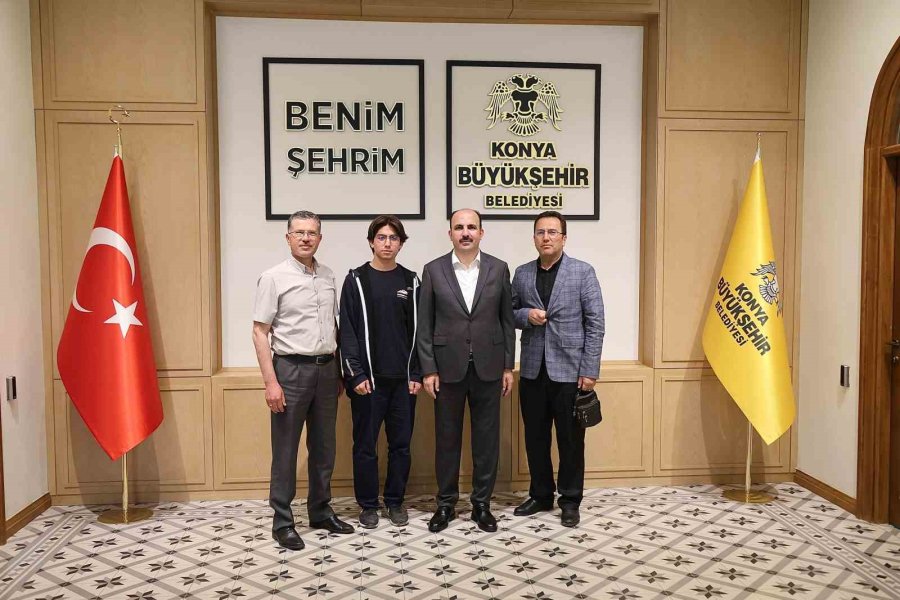 Örnek Davranışıyla Beğeni Toplayan Liseli Gence Başkan Altay’dan Bisiklet