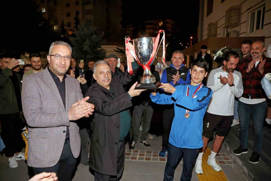 Talas Sporcu Fabrikası Göğüs Kabartıyor