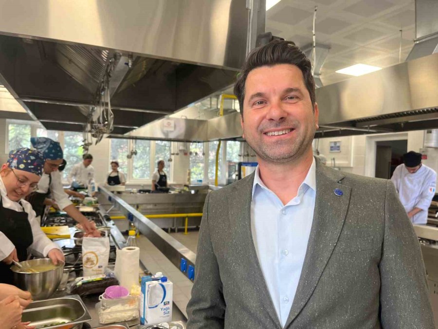 6 Yabancı Öğrenci, Türk Aşçı Adayları İle Yemek Yaptı