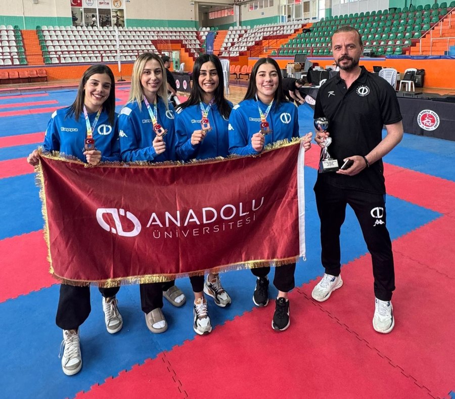 Anadolu Üniversitesi Sporcuları Tüsf Müsabakalarından Madalya İle Döndü
