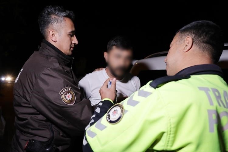 Uyuşturucuyla Yakalanan Alkollü Sürücü Polise Direndi