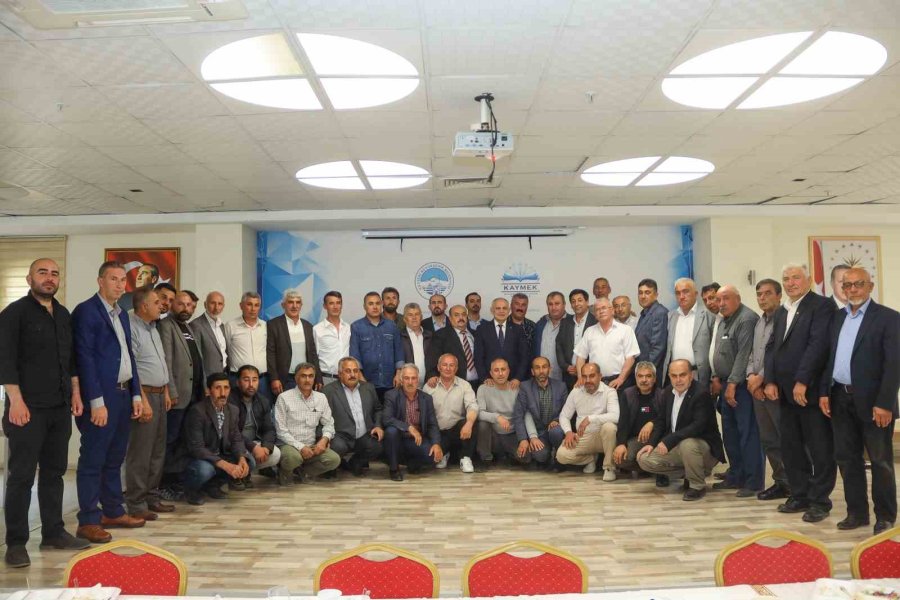 Başkan Öztürk, Mahalle Muhtarlarıyla İstişare Toplantısı Gerçekleştirdi