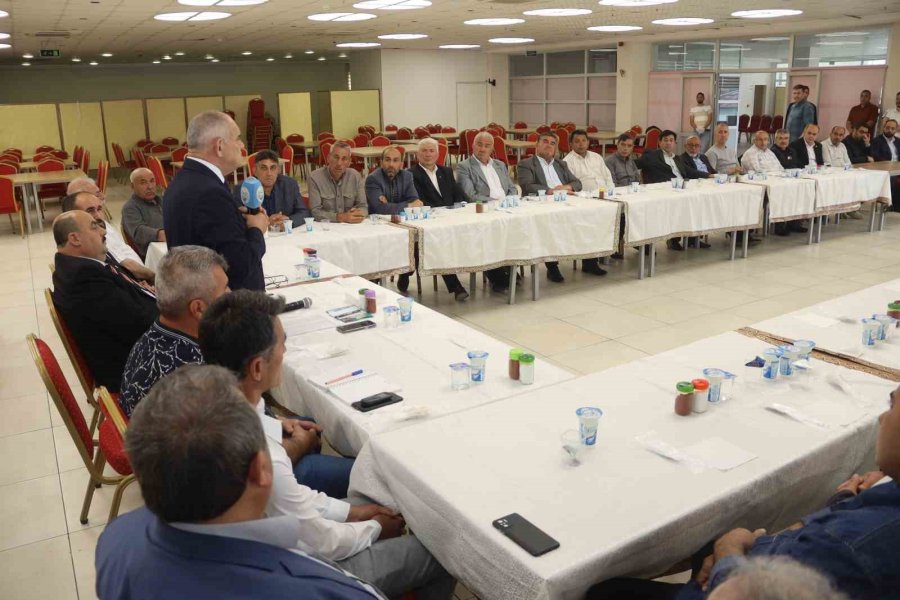 Başkan Öztürk, Mahalle Muhtarlarıyla İstişare Toplantısı Gerçekleştirdi