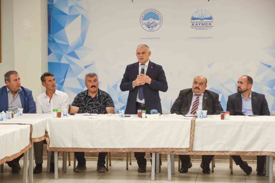 Başkan Öztürk, Mahalle Muhtarlarıyla İstişare Toplantısı Gerçekleştirdi