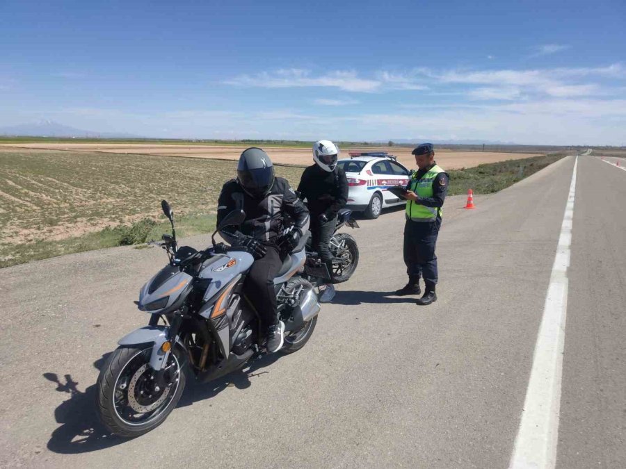 Jandarmadan Motosiklet Sürücülerine Sıkı Denetim