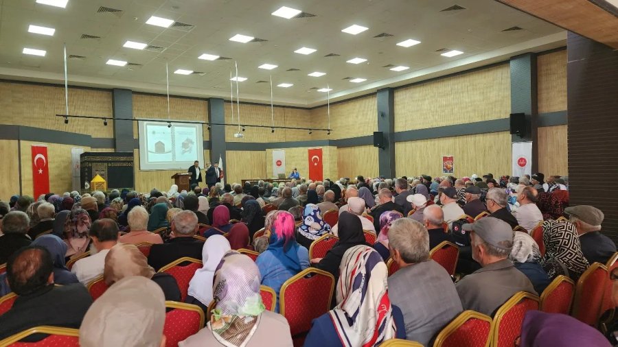 Hacı Adaylarına Yönelik Hac Hazırlık Kursu Düzenlendi