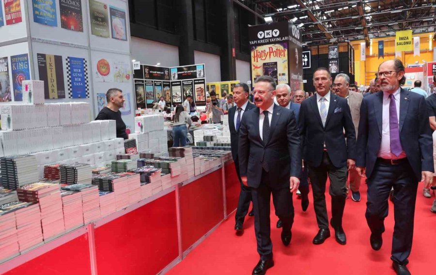 Vali Aksoy Eskişehir 3’üncü Kitap Fuarı’nın Açılışını Gerçekleştirdi
