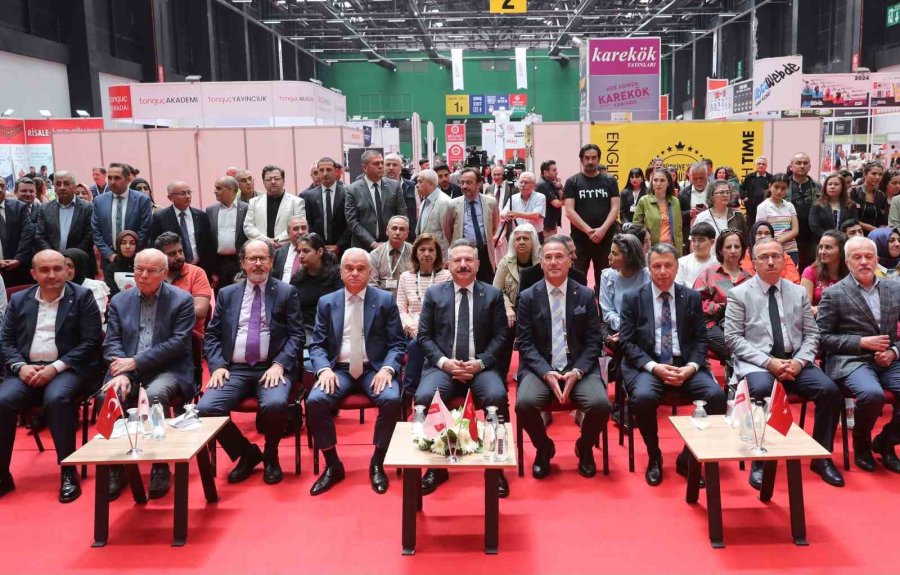Vali Aksoy Eskişehir 3’üncü Kitap Fuarı’nın Açılışını Gerçekleştirdi