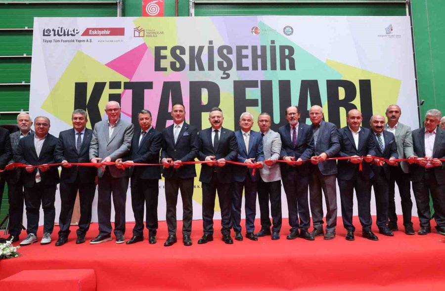 Vali Aksoy Eskişehir 3’üncü Kitap Fuarı’nın Açılışını Gerçekleştirdi