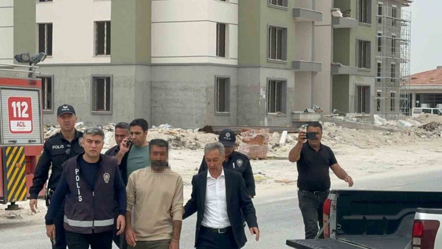 İnşaat İşçisi Çatıdan Atlamak İstedi