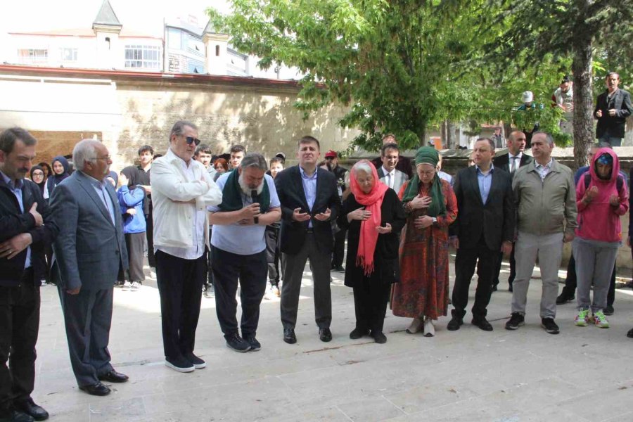 Hazreti Mevlana İçin Karaman’dan Konya’ya Sevgi Ve Barış Yürüyüşü Düzenlendi