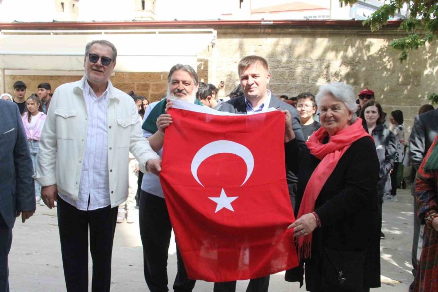 Hazreti Mevlana İçin Karaman’dan Konya’ya Sevgi Ve Barış Yürüyüşü Düzenlendi