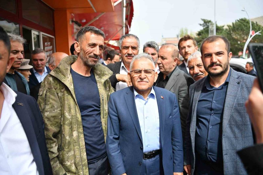 Başkan Büyükkılıç, Pınarbaşı Esnafı Ve İlçe Sakinleriyle Kucaklaştı