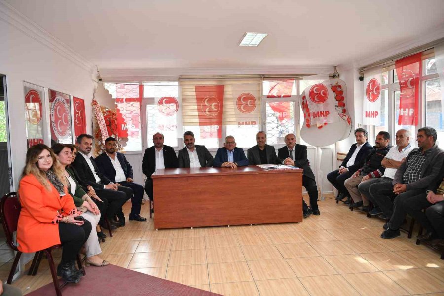 Başkan Büyükkılıç, Pınarbaşı Esnafı Ve İlçe Sakinleriyle Kucaklaştı