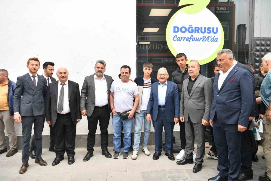 Başkan Büyükkılıç, Pınarbaşı Esnafı Ve İlçe Sakinleriyle Kucaklaştı