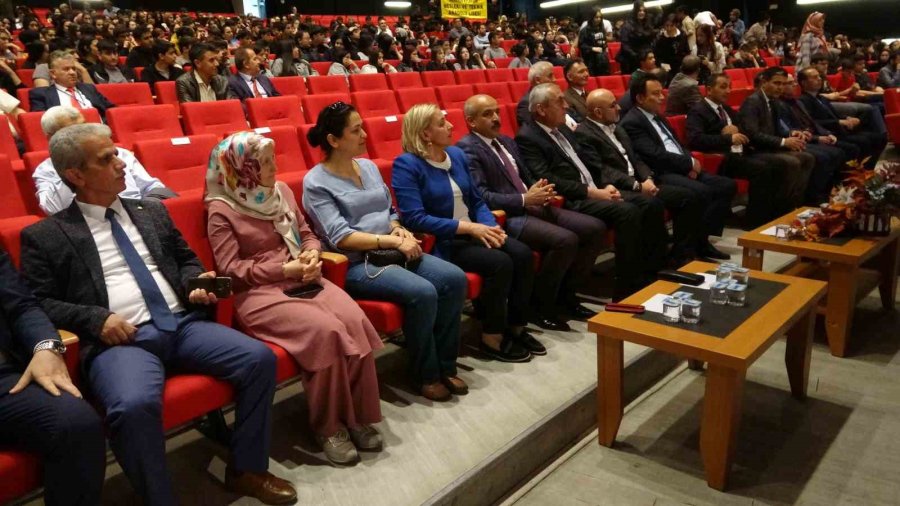 Bilgi Yarışmasını ’melikgazi Merkez Mesleki Ve Teknik Anadolu Lisesi’ Kazandı