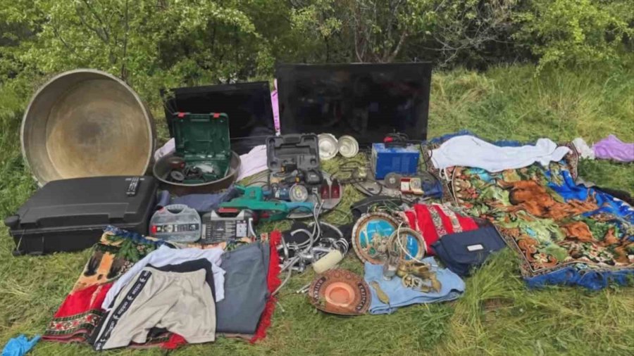 Bağ Evi Fareleri Yakalandı, 460 Bin Tl Değerinde Çalıntı Malzeme Ele Geçirildi