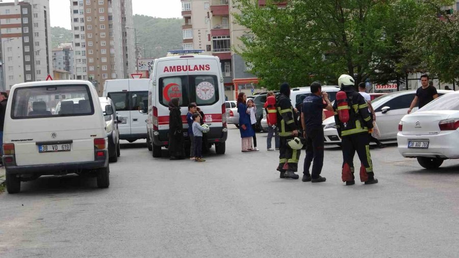 Balkonda Çıkan Yangın Korkuttu