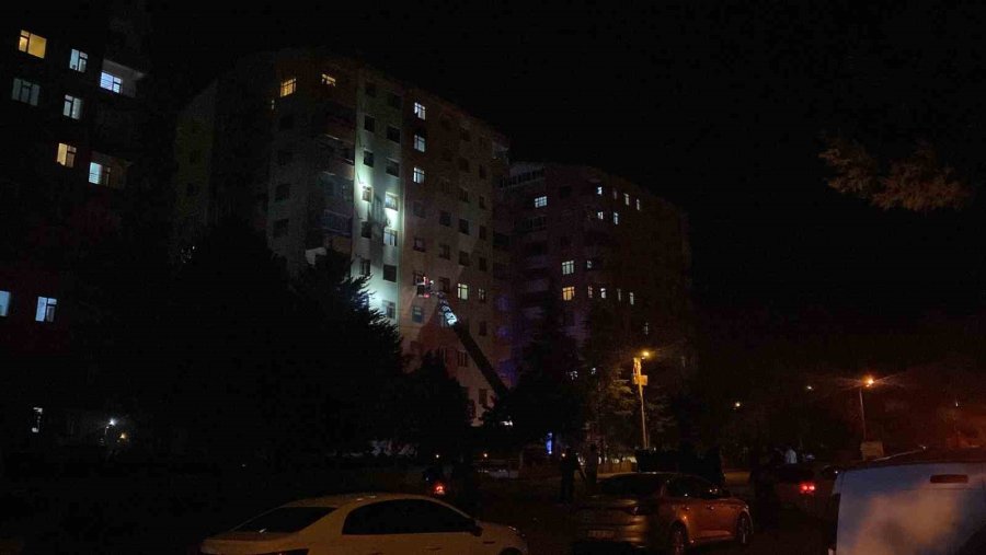 Konya’da Bir Apartmanın 9’uncu Katı Alevlere Teslim Oldu
