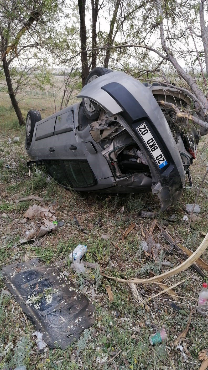 Konya’da Lastiği Patlayan Otomobil Takla Attı: 4 Yaralı