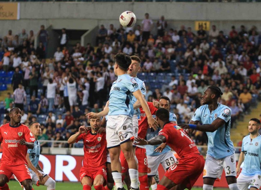 Trendyol Süper Lig: Hatayspor: 0 - Başakşehir: 1 (ilk Yarı)