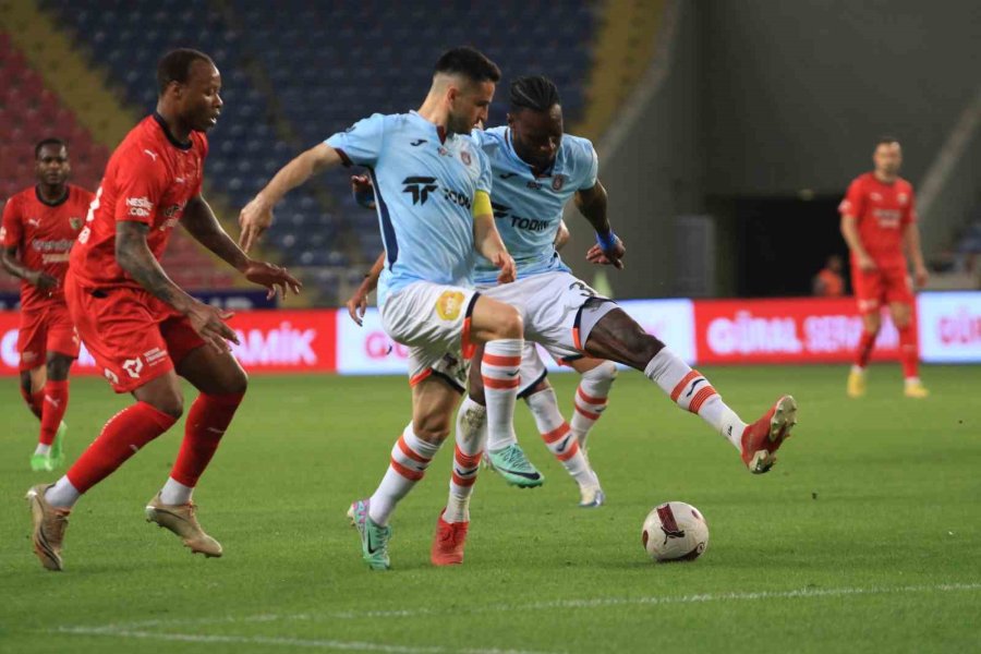 Trendyol Süper Lig: Hatayspor: 0 - Başakşehir: 1 (ilk Yarı)