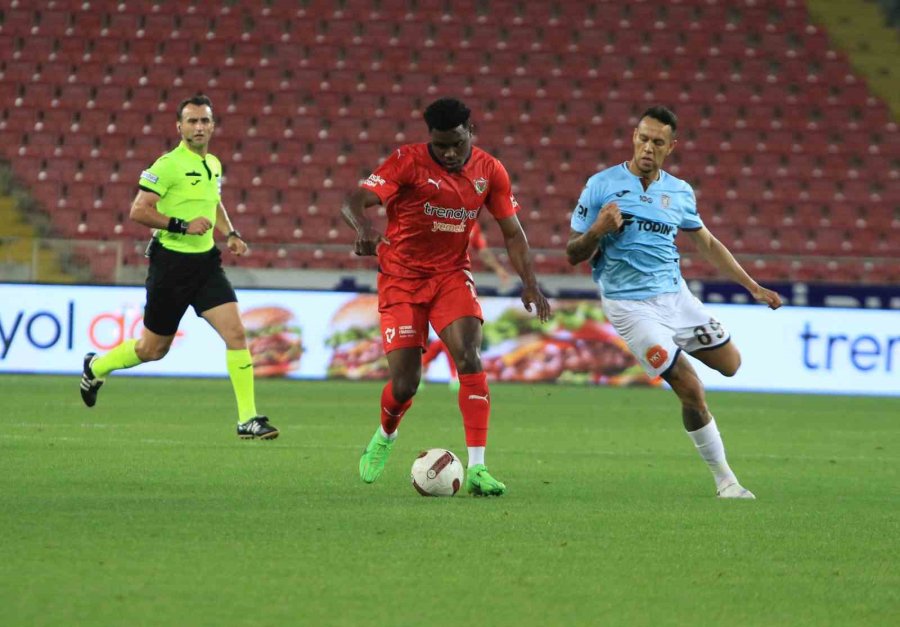 Trendyol Süper Lig: Hatayspor: 0 - Başakşehir: 1 (ilk Yarı)