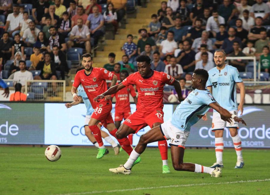 Trendyol Süper Lig: Hatayspor: 0 - Başakşehir: 1 (ilk Yarı)