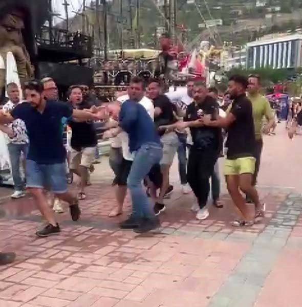 İskeleye Tekne Bağlama Kavgasında Tekmeler Ve Yumruklar Konuştu