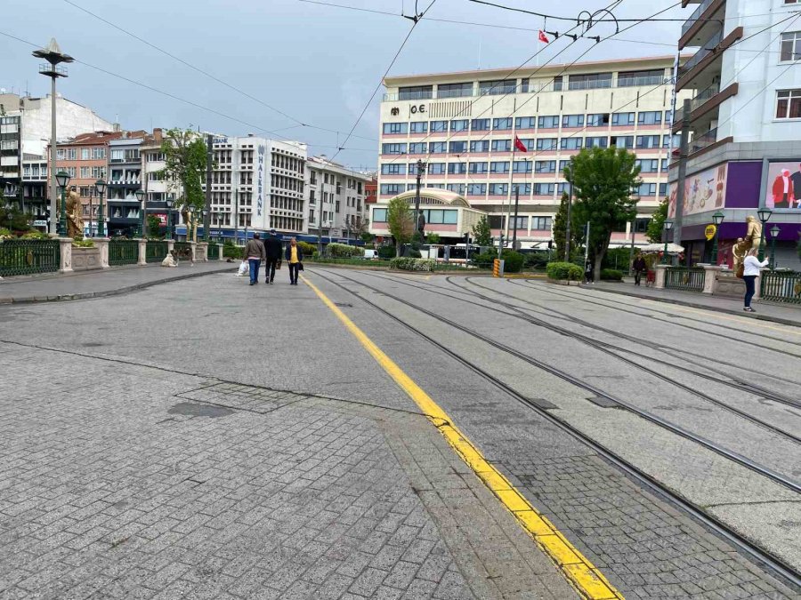 Sabah Etkili Olan Yağmur Kent Merkezinin Boş Kalmasına Sebep Oldu