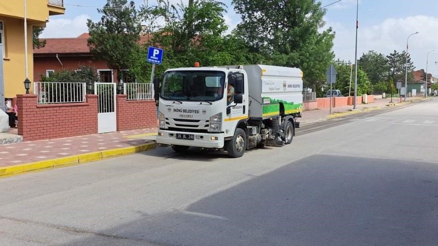 İnönü’de Yabani Ot Temizliği Hız Kesmeden Devam Ediyor