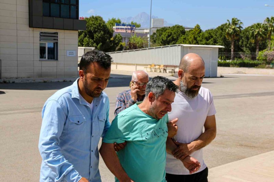 Trafik Tartışmasında Eşi Ve Kızının Gözü Önünde Bıçaklanarak Öldürüldü