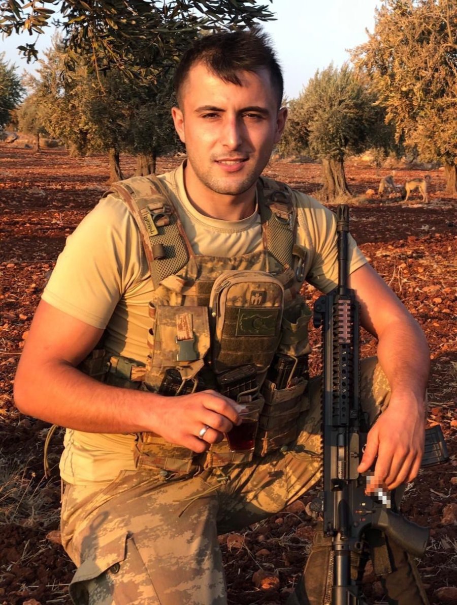 Vasiyeti Bayrak Olan Şehidin Babası Her Yeri Bayrakla Donatıyor