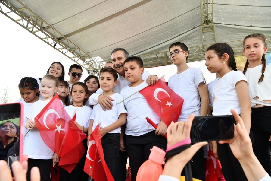 7’den 70’e Herkes 23 Nisan Coşkusunu Tepebaşı’nda Yaşadı