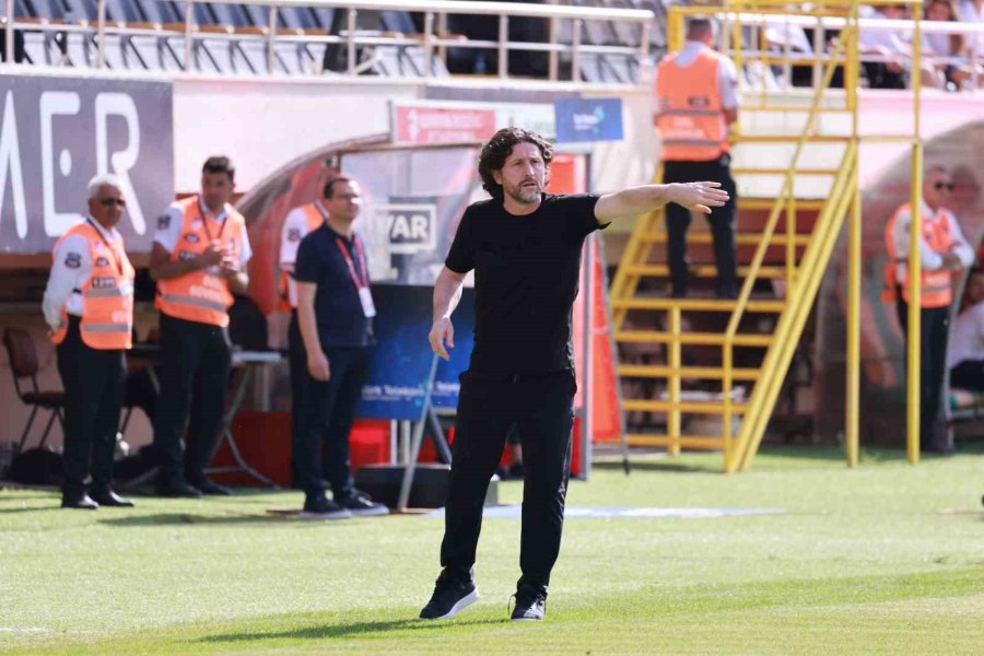 Trendyol Süper Lig: Alanyaspor: 3 - İstanbulspor: 0 (ilk Yarı)