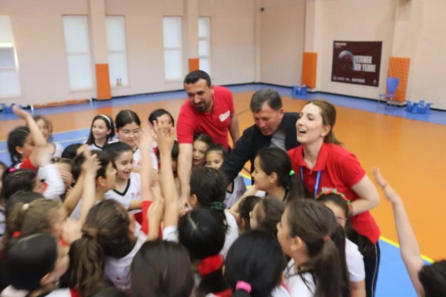 Fabrika Voleybola İlgi Büyük