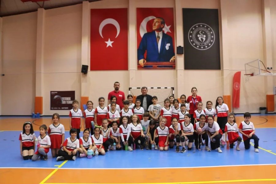 Fabrika Voleybola İlgi Büyük