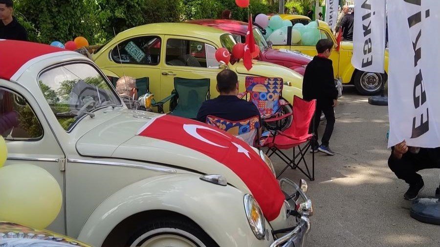 Çocuk Bayramı Şenliklerine Katılan Vosvos Grubu Renkli Görüntüler Oluşturdu