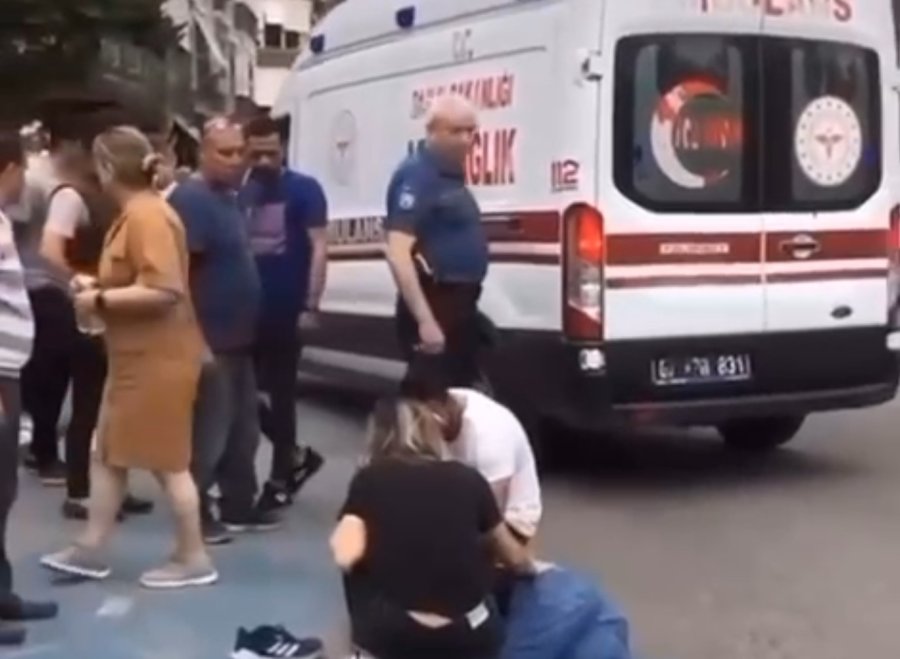 Motosiklet Sürücüsünün Ölümden Döndüğü Anlar Güvenlik Kamerasında