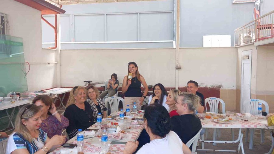 Antalya’nın Kadın Muhtarları Bir Araya Gelip Hem Öğrendiler Hem Eğlendiler