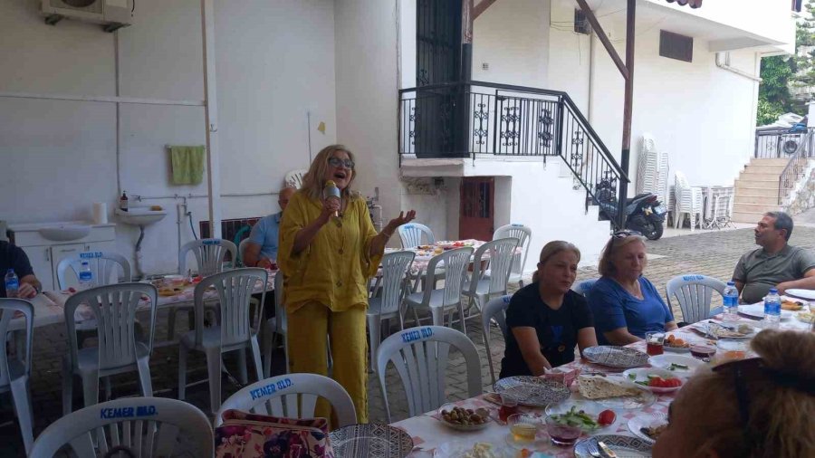 Antalya’nın Kadın Muhtarları Bir Araya Gelip Hem Öğrendiler Hem Eğlendiler