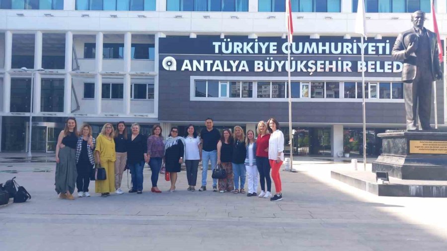 Antalya’nın Kadın Muhtarları Bir Araya Gelip Hem Öğrendiler Hem Eğlendiler