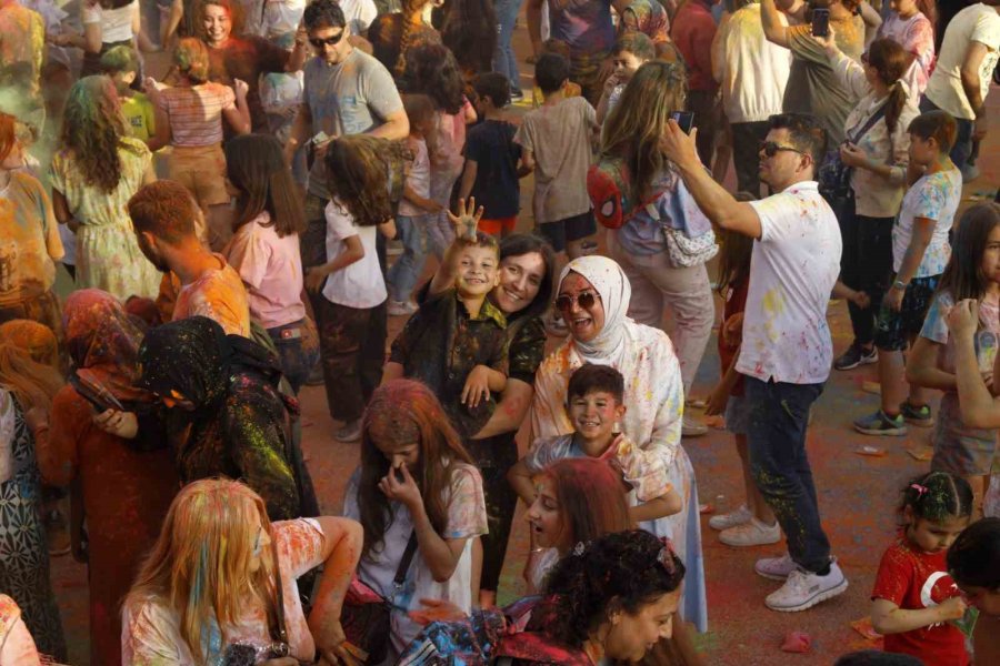 Alanya’da En Renkli Festival