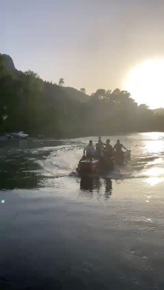 İlk Gören Tekne Sanıyor, Traktör Olduğuna İnanamıyor