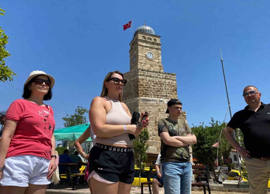 Antalya’da Saat Kulesi’ne Dikilen Bayrağa Yapılan İtiraza Vali Şahin Son Noktayı Koydu