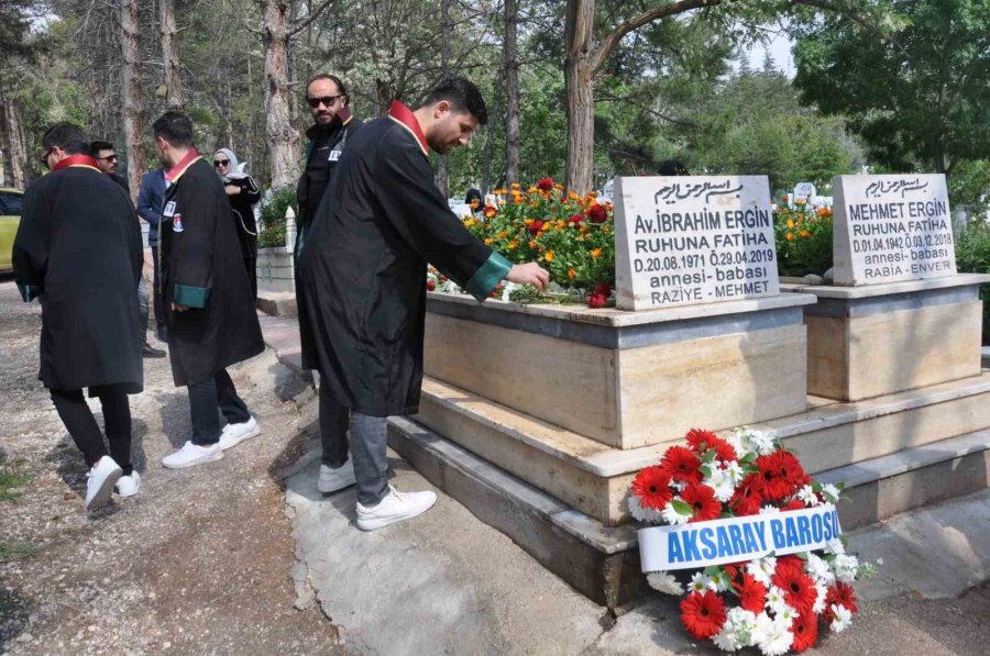 Davalısı Tarafından Öldürülen Avukat Mezarı Başında Anıldı