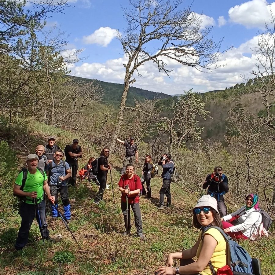 Eskişehirli Doğa Tutkunları Çiçekler Arasında Yürüyüş Yaptı